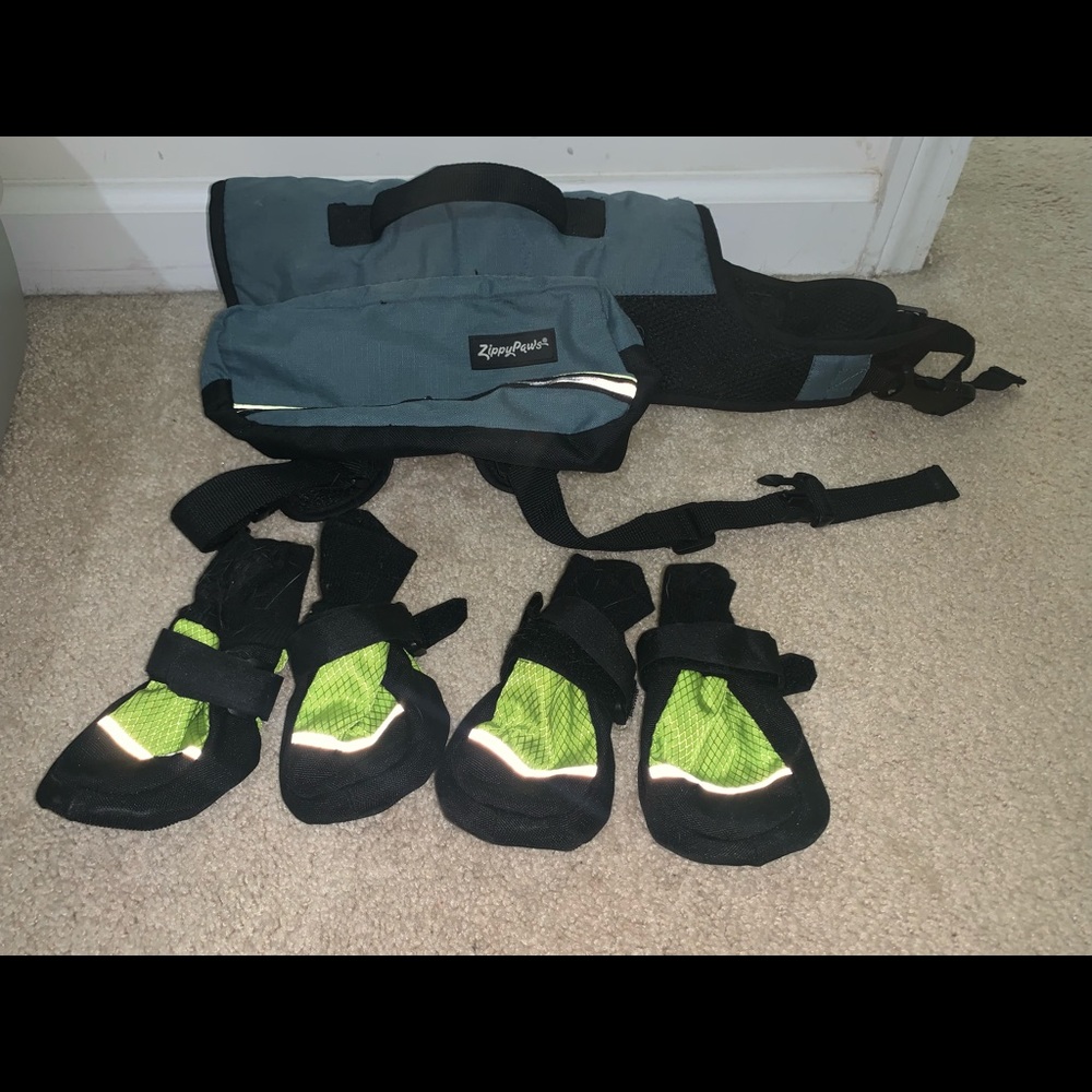 Large dog backpack and boots - Picture 2 of 2
